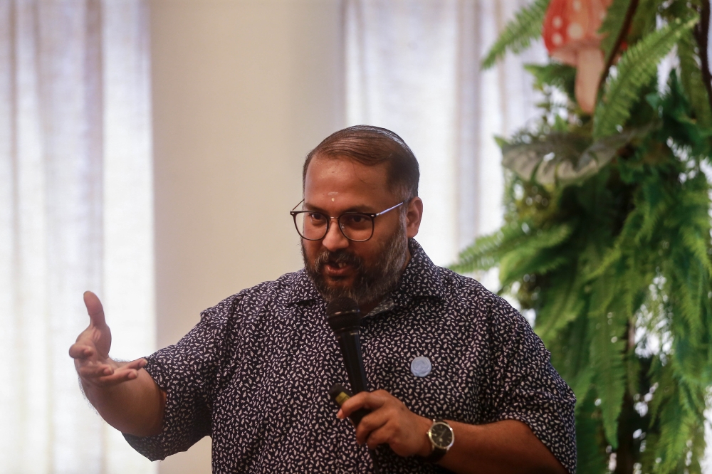 Universiti Malaysia Sabah associate professor Dr S.S. Jaya Seelan speaks to participants at the Friends of Fungi and Slime Mold exhibition at DeStage@Jaya One, Petaling Jaya, February 7, 2026. — Picture by Sayuti Zainudin