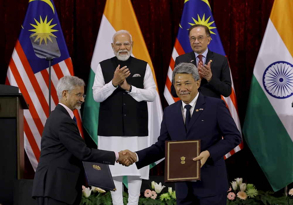 Malaysian Prime Minister Datuk Seri Anwar Ibrahim and Indian Prime Minister Narendra Modi witnessed the exchange of a Memorandum of Understanding (MoU) between Foreign Minister Datuk Seri Mohamad Hasan and his Indian counterpart S. Jaishankar at Seri Perdana Complex February 8, 2026. — Bernama pic