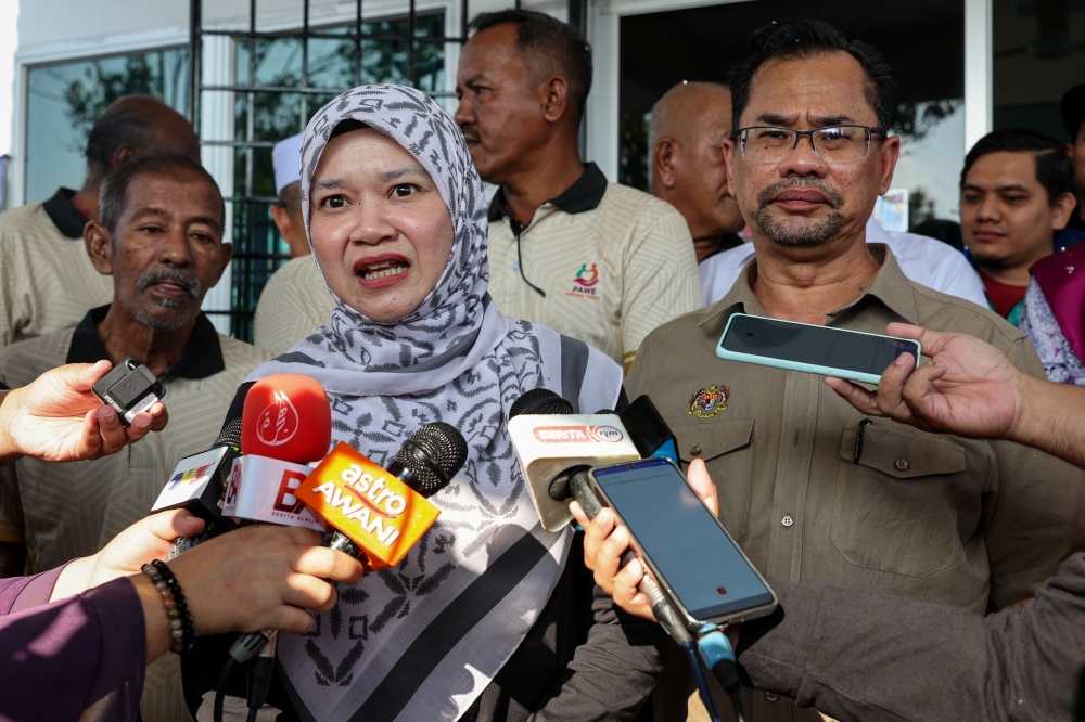 Education Minister Fadhlina Sidek speaks to reporters at the Semarak Sejahtera Warga Emas Programme at the Nibong Tebal Senior Citizens Activity Centre (PAWE) February 8, 2026. — Bernama pic