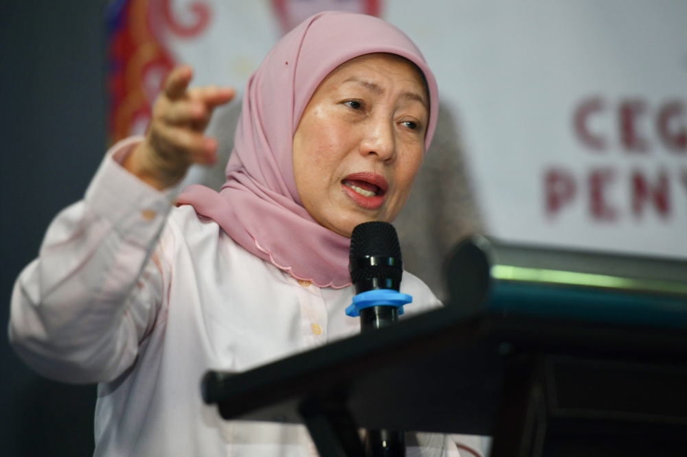 Women, Family and Community Development Minister Datuk Seri Nancy Shukri urged the public not to fall for scams involving fake welfare homes, stressing that government-run institutions do not charge fees. — Bernama pic