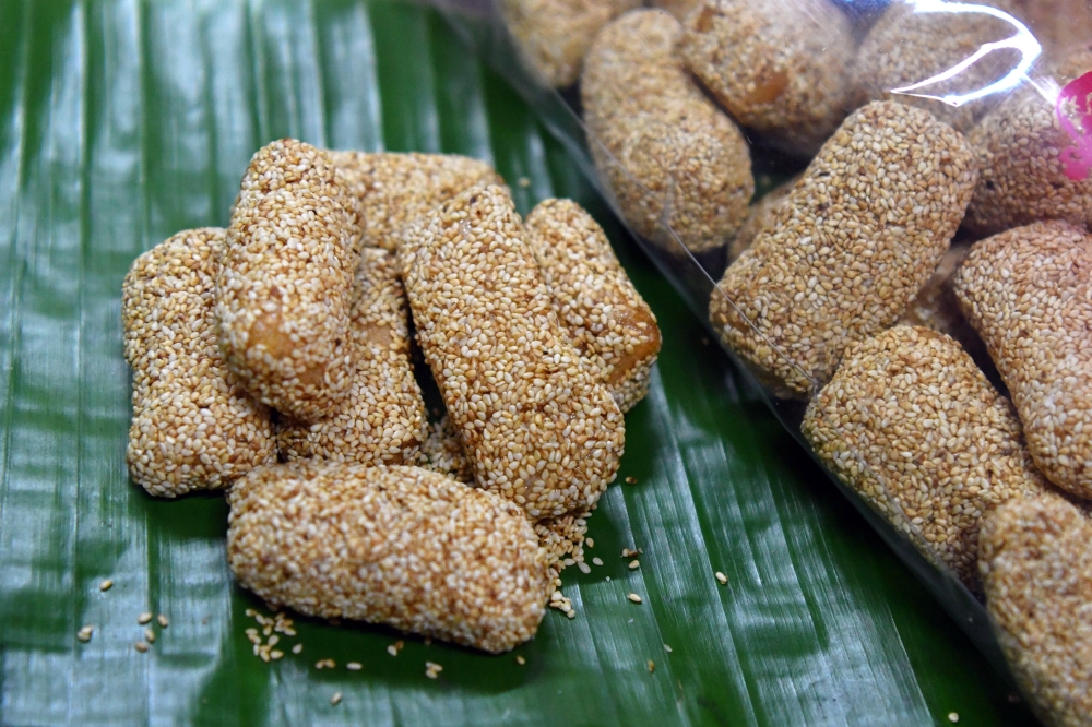 ‘Mua lau’ and ‘kesanih’: Century-old Chinese New Year treats kept alive in Kelantan