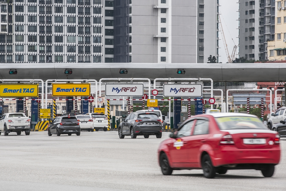 PLUS expects up to 2.2 million vehicles daily during CNY, Rela volunteers to assist in handling traffic