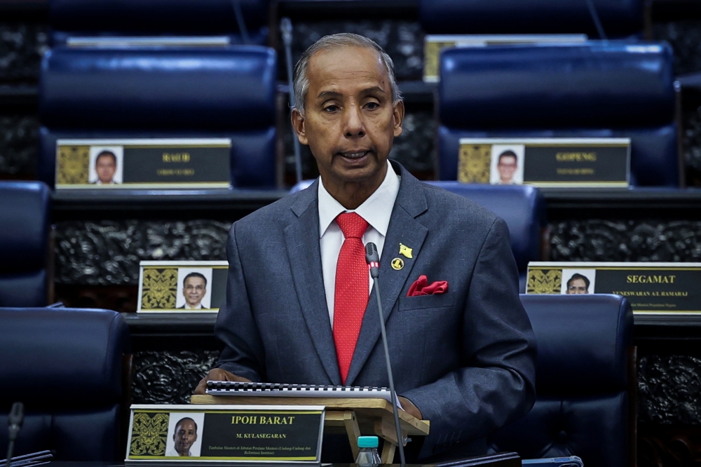 Kulasegaran says Azam Baki’s shareholding disclosed to authorities, no rules capping investments for civil servants