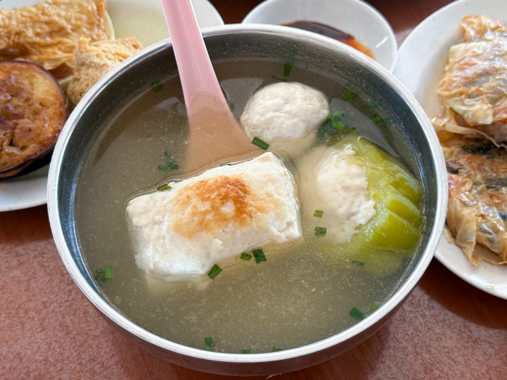 Chunky ‘yong tau foo’ like a stuffed beancurd, fish ball and bittergourd is stuffed with their in-house fish paste. — Picture by Lee Khang Yi