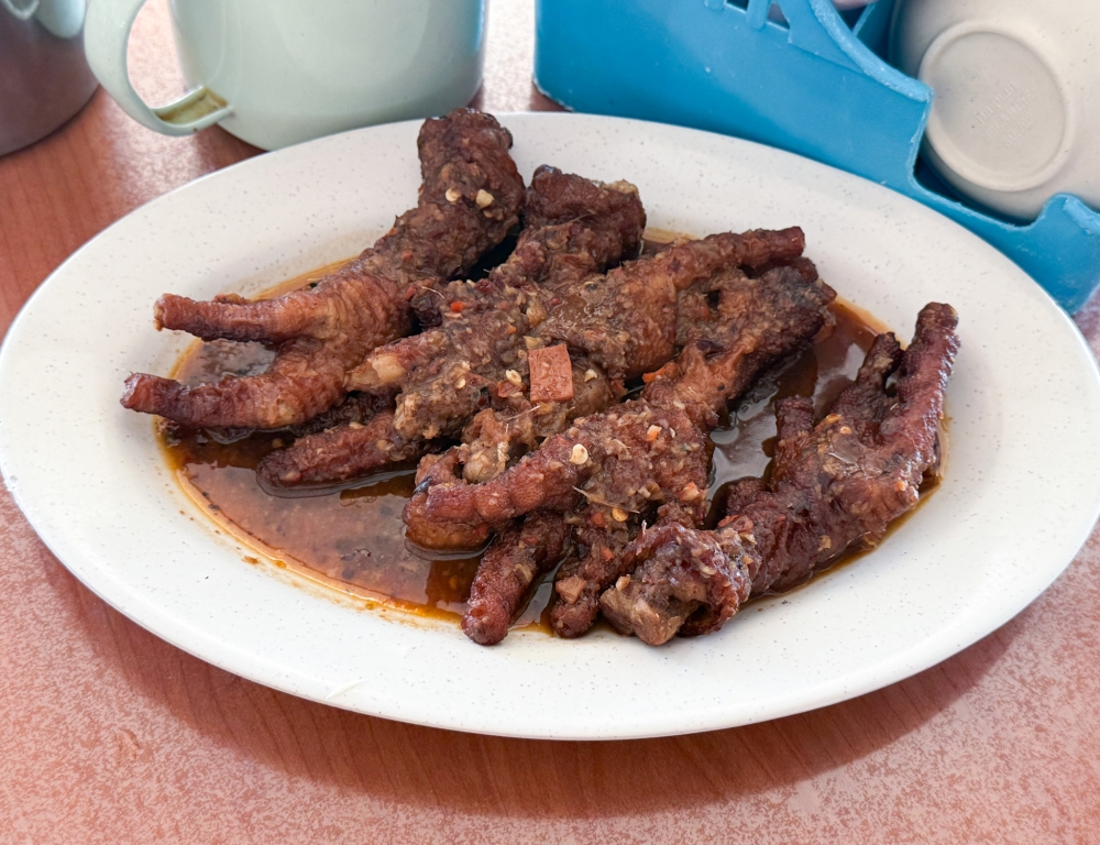 Braised chicken feet gets a spicy, sour twist here for an appetising bite. — Picture by Lee Khang Yi
