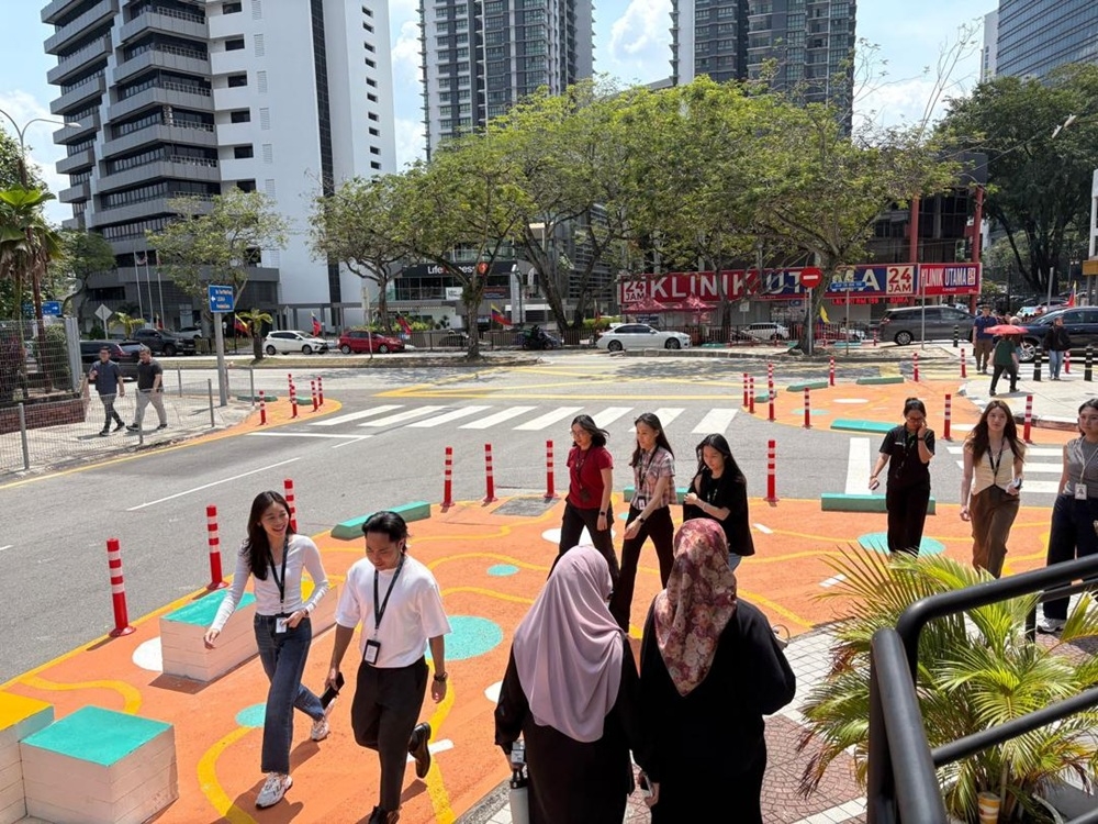 Pedestrians walking along the newly-altered path at Jalan Tun Mohd Fuad, near the CelcomDigi outlet. According to the author, projects like this in TTDI are built for the purpose of testing out new hypotheses, and in our case, standards. Existing by-laws and standards are not perfect, and revising them from time to time is warranted. — Picture courtesy of Global Designing Cities Initiative