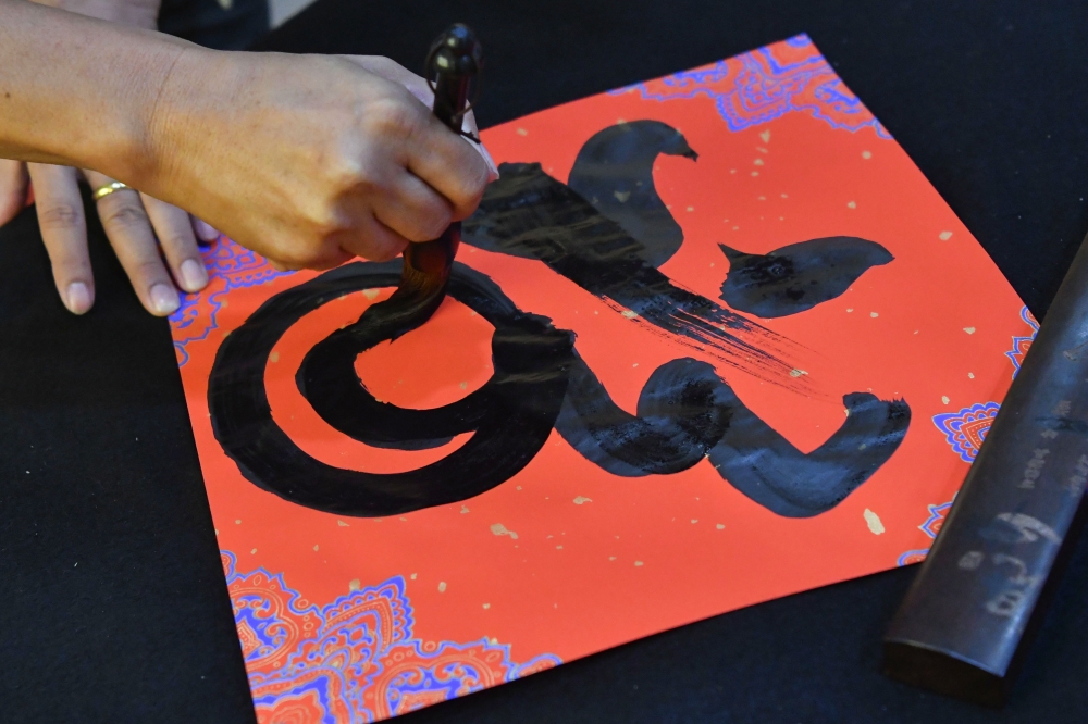 Chinese calligraphy written by Kelantan Calligraphy Association treasurer Yeap Keng Hwa as Chinese New Year decoration at Jalan Tok Hakim, Kota Bharu. — Bernama pic