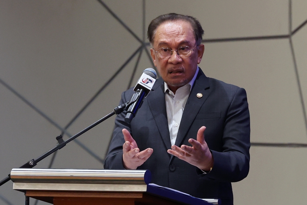 Malaysia is on the right track, with strong economic growth, low inflation and rising investments, said Prime Minister Datuk Seri Anwar Ibrahim. — Bernama pic