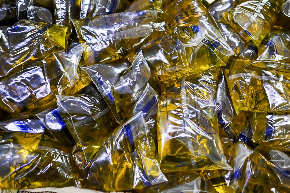 The Ministry of Finance (MOF) is studying a proposal to expand MyKad-based digital ecosystem by integrating it with the Sumbangan Asas Rahmah (SARA) system to strengthen identity verification in the sale of subsidised cooking oil. — Picture by Miera Zulyana