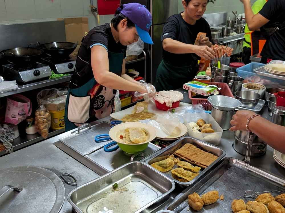 Some of the ‘yong tau foo’ are prepared ‘à la minute’. — Picture by Ethan Lau