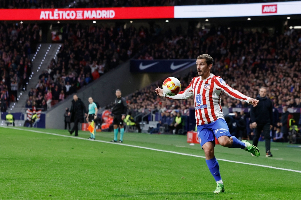 Atletico Madrid's French forward Antoine Griezmann controls the ball during the Spanish Copa del Rey (King's Cup) semi-final first leg football match against Barcelona at Metropolitano Stadium in Madrid. — AFP pic