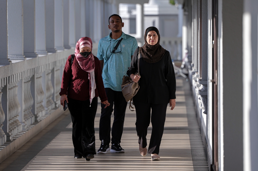 Former Companies Commission of Malaysia (SSM) chief executive officer Datuk Zahrah Abd Wahab Fenner (right) and her son Abdulazeez Wan Ruslan (centre) at the Kuala Lumpur Sessions Court in Kuala Lumpur, February 13, 2026. — Bernama pic 