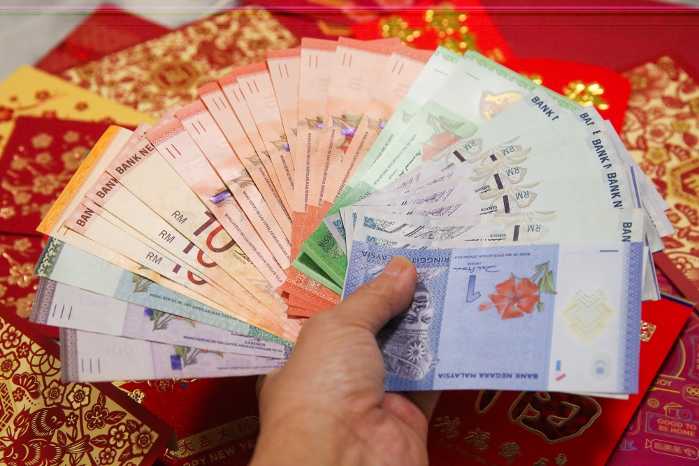 The ringgit is expected to trade firmer and remain around the 3.90 level against the US dollar next week, supported by the strong domestic economic growth momentum that continues to influence market sentiment. — Picture by Choo Choy May