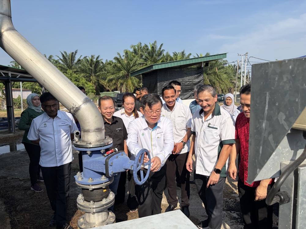 Penang chief minister Chow Kon Yeow at the launch of the Kampung Valdor Centralised Biogas Facility in South Seberang Perai. — Picture by Opalyn Mok