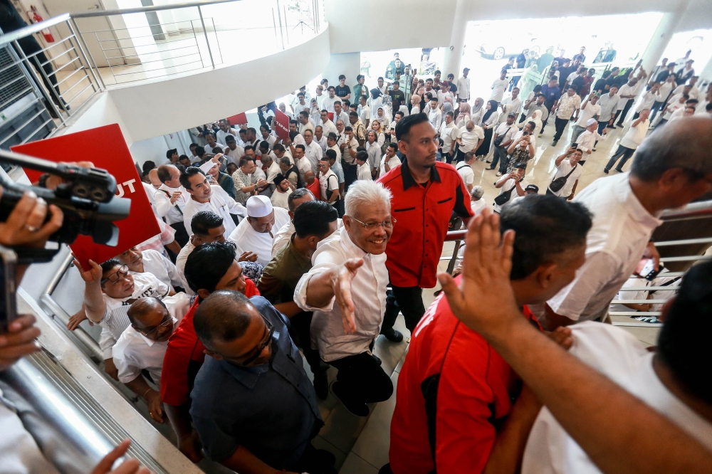 Hamzah is expected to deliver a speech to his supporters at the “Reset” event, organised by Bersatu vice-president Datuk Seri Ronald Kiandee, and attended by several Bersatu lawmakers and state assemblymen. — Picture by Sayuti Zainuddin 