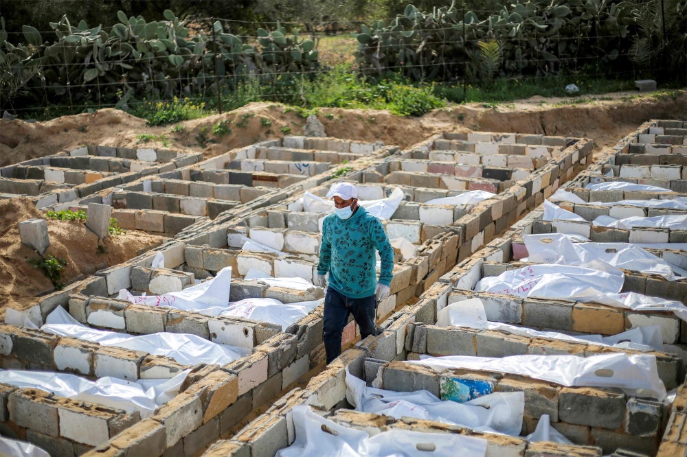 The death toll from the Israeli offensive in the Gaza Strip has risen to 72,061. — AFP pic