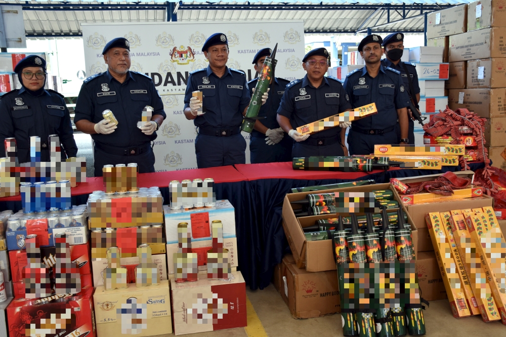 Police allow only ‘Happy Boom’ fireworks and ‘Pop-Pop’ firecrackers to be sold in conjunction with the Chinese New Year celebration on Tuesday. — Bernama pic