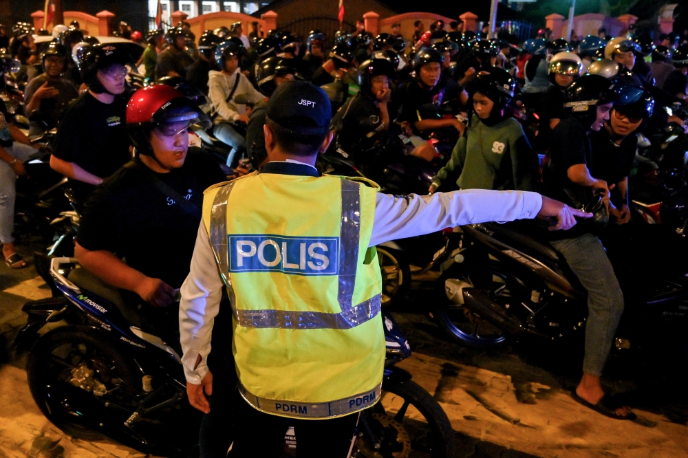 A spokesperson for the Malaysian Highway Authority (LLM) said that for the northbound stretch of PLUS (E1), congestion was detected from Bukit Beruntung to Bukit Tagar, Gopeng to Simpang Pulai, the Menora Tunnel to Kuala Kangsar, and Changkat Jering to Taiping Utara. — Bernama pic