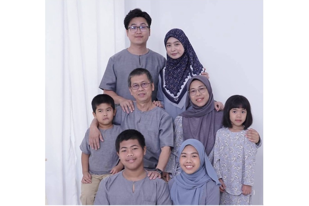 Siti Zubaidah Mohd Lani and Abdul Azim Khor Abdullah (seated in centre) with their children during last year’s Hari Raya celebrations. — Picture courtesy of Siti Zubaidah Mohd Lani and Abdul Azim Khor Abdullah