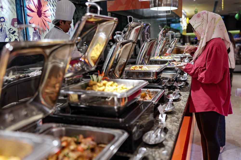 Visitors enjoy the Ramadan buffet menu at a hotel in Kuala Lumpur on February 15, 2026. — Bernama pic