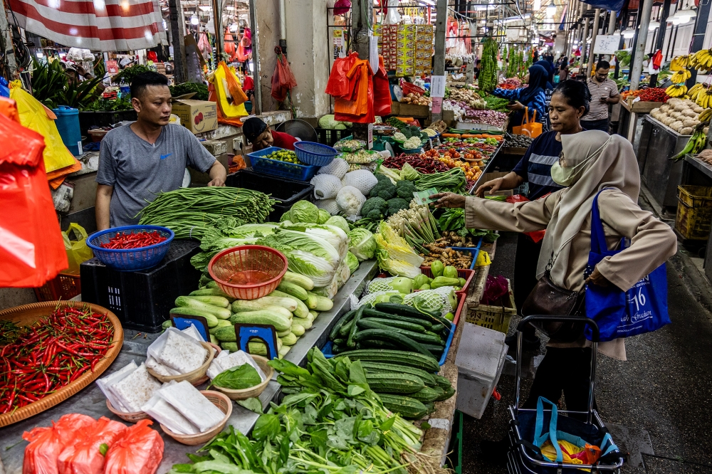 A variety of fresh vegetables displayed for sale at Chow Kit wet market, Kuala Lumpur. — Picture by Firdaus Latif