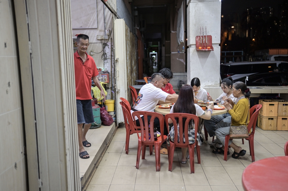 Members of the Chinese community gather for a reunion dinner in conjunction with the Chinese New Year celebration at a restaurant in Cheras, February 16, 2026. — Bernama pic 