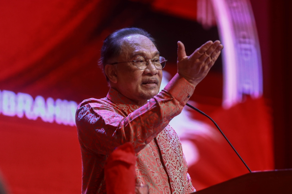 Prime Minister Datuk Seri Anwar Ibrahim delivers his speech during the Chinese New Year celebration at the Kuala Lumpur & Selangor Chinese Assembly Hall, Kuala Lumpur, February 17, 2026. — Picture by Sayuti Zainudin