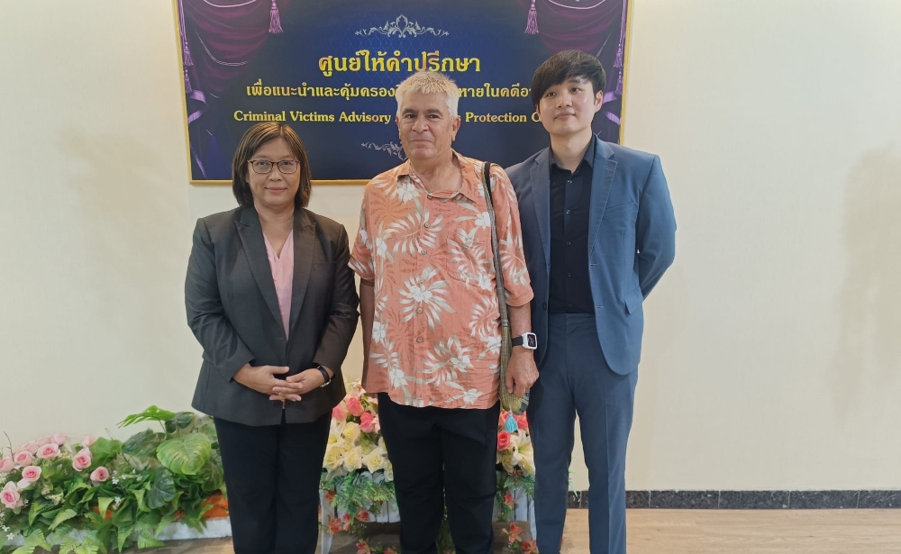 The Malaysian Communications and Multimedia Commission (MCMC) filed the suit against Australian writer Murray Hunter (centre), who lives in Thailand, over four articles published on his Substack blog in April 2024. — Picture from Facebook/Murray Hunter