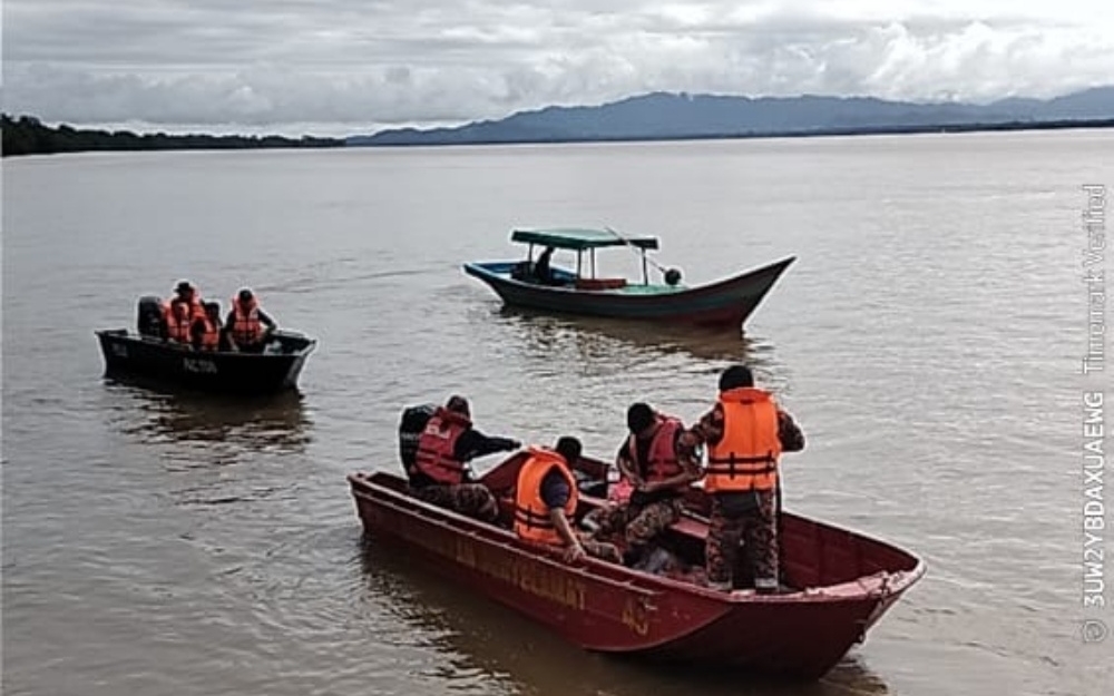 Bomba team initiating the SAR. — Bomba pic via The Borneo Post 