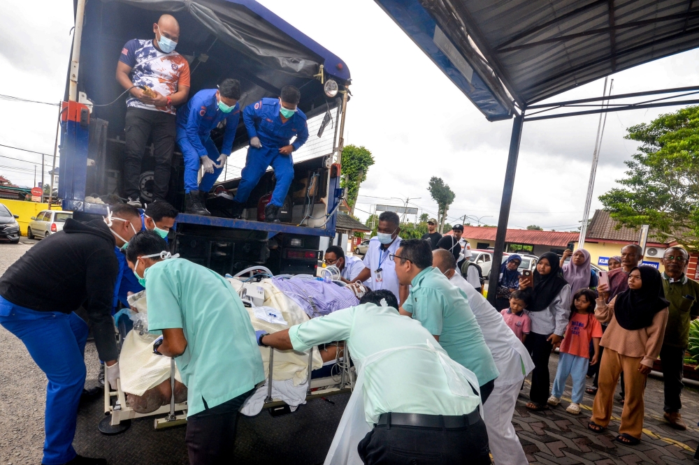 Besut Hospital staff and members of the Malaysian Civil Defence Force (APM) Besut work together to transfer a patient, Muhammad Azrol Haffiz Juraimi, from the Besut Hospital Emergency Unit into a 5-tonne lorry belonging to APM to be sent to the Sultanah Nur Zahirah Hospital (HSNZ) in Kuala Terengganu February 19, 2026. — Bernama pic