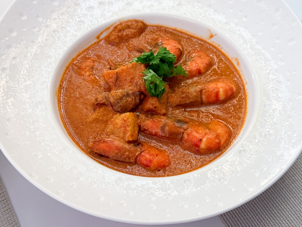 Their version of Prawn Bostador is not spicy but the thick curry has an appealing sweet, tangy flavour from the use of pineapples. 