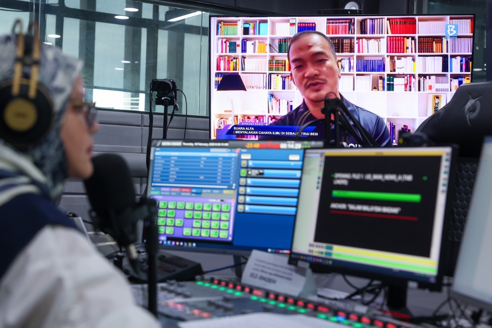 Dr Malik Yatam, the first Malaysian ex-convict to earn a PhD from prison, is seen during a virtual chat session on Bernama Radio February 19, 2026. — Bernama pic