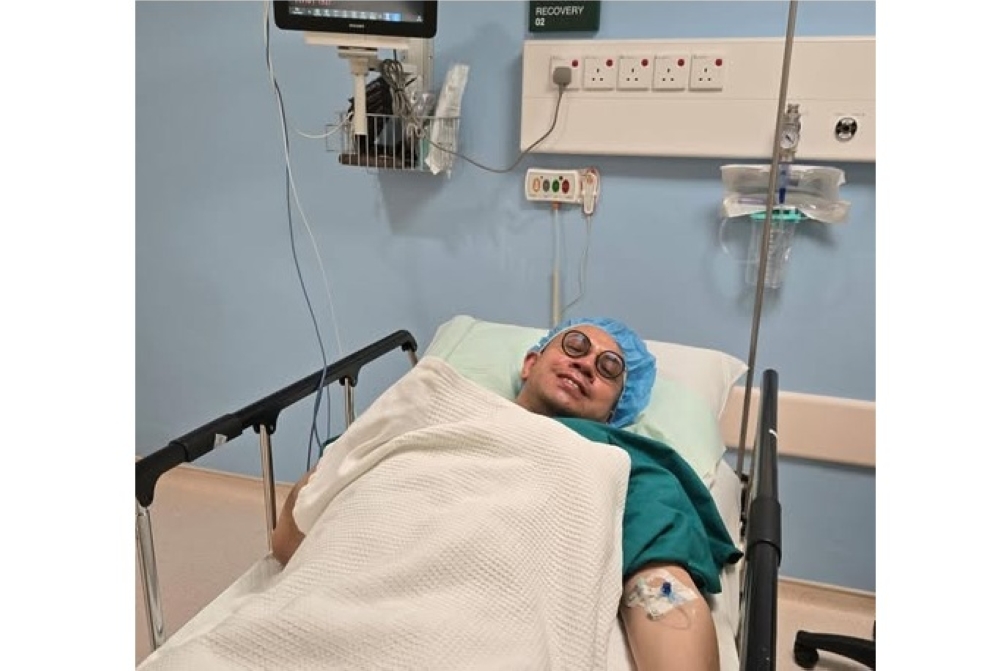 Minister of Entrepreneur Development and Cooperatives Steven Sim Chee Keong has been admitted to the hospital after experiencing extreme fatigue. — Picture via Facebook/Steven Sim 