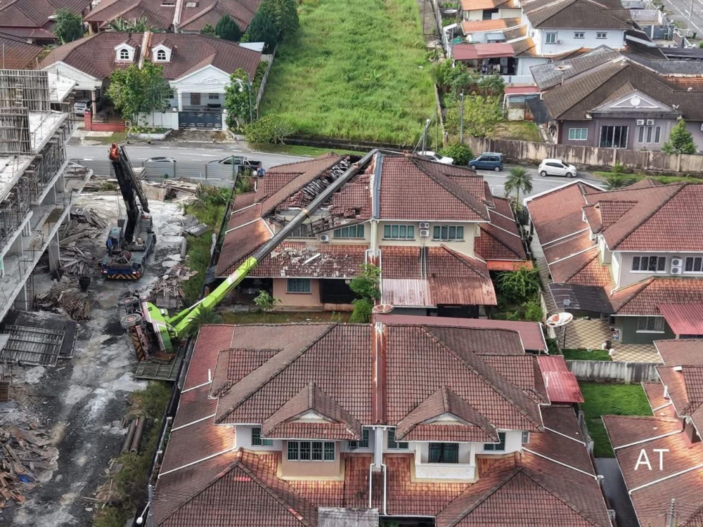 The toppled crane is seen at the site in Stutong Baru during the day of the incident. — Picture via Facebook/古晋朗 Kuching Lang