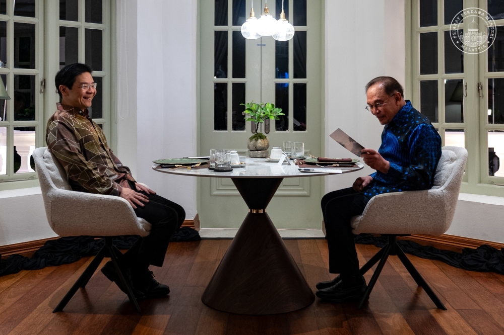 Singapore Prime Minister Lawrence Wong joins Datuk Seri Anwar Ibrahim for ‘buka puasa’ at Seri Negara during his one-day visit to Kuala Lumpur. — Picture via Facebook/Anwar Ibrahim
