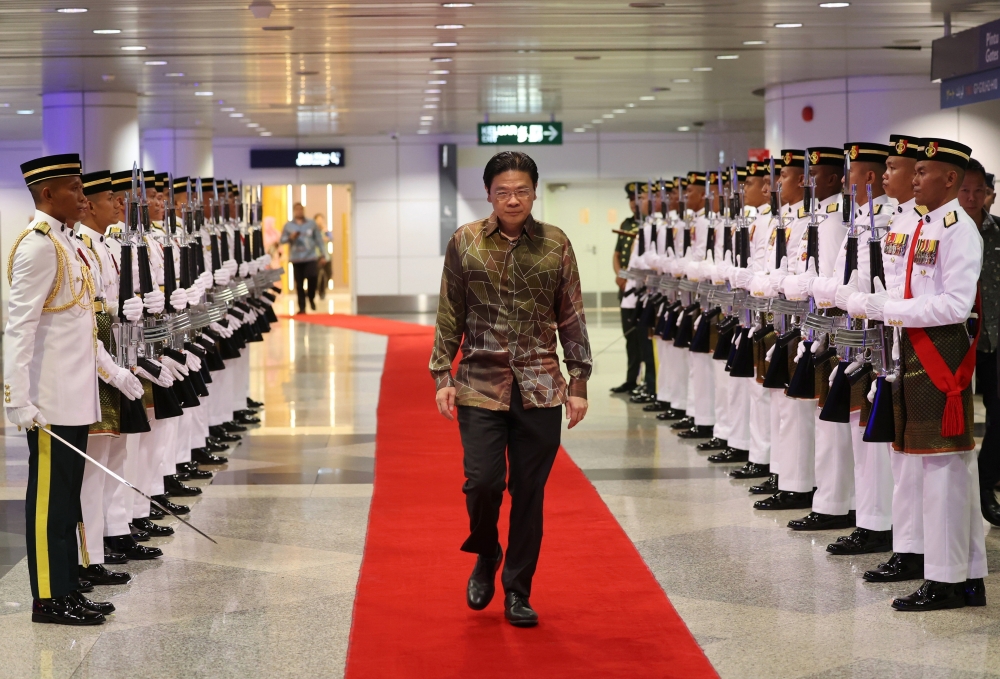Singapore Prime Minister Lawrence Wong receives a red-carpet send-off at KLIA after concluding his special visit to Malaysia. — Bernama pic