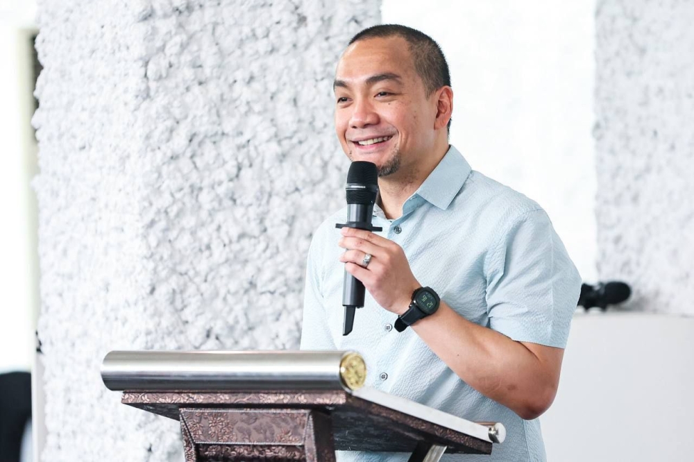 Datuk Onn Hafiz Ghazi called claims linking data centres to water cuts ‘irresponsible’ and misleading. — Picture via Facebook/Onn Hafiz Ghazi