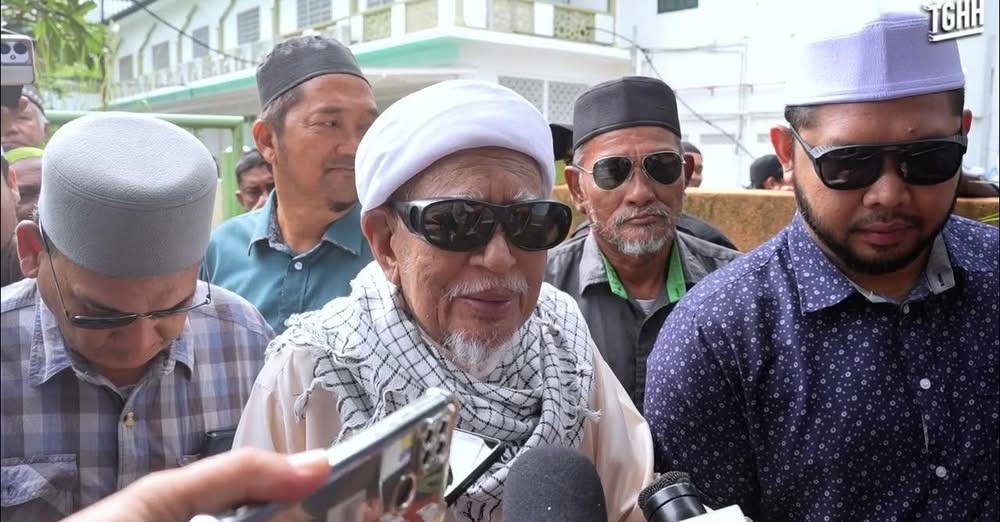 PAS president Tan Sri Abdul Hadi Awang confirmed meeting both Hamzah and Muhyiddin factions as Perikatan Nasional grapples with leadership uncertainty. — Picture via Facebook/Abdul Hadi Awang