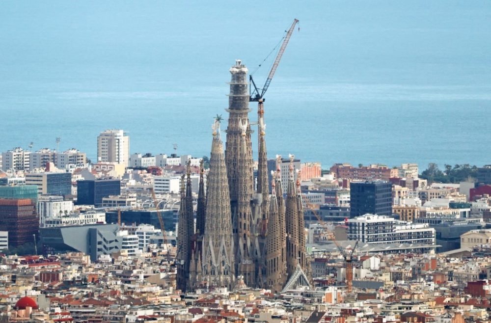 With the placement of the upper arm of the tower of Jesus, the Sagrada Familia in Barcelona, Spain reaches a height of 172.5 metres, completing Antoni Gaudi’s vision and now the tallest church in the world. — Urbanandsport pic via AFP pic