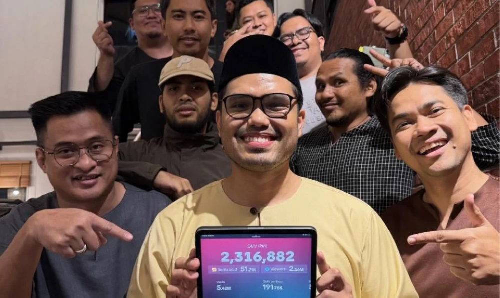The content creator generated RM2.3 million in a single day — the highest livestream sales total recorded in Malaysia. — Picture via Threads