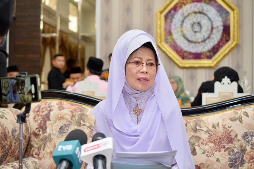 Sarawak Minister for Women, Early Childhood, and Community Wellbeing Development, Datuk Seri Fatimah Abdullah said the state government awarded RM399,000 in cash incentives to all athletes who won medals at the recent Malaysia Deaf Games 2025 (SOPMA), including medal winners from 14 other states that competed in the games. — Borneo Post pic