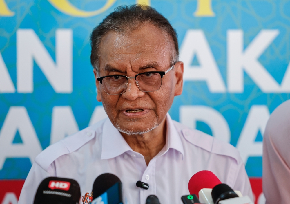 Health Minister Datuk Seri Dzulkefly Ahmad speaking in Kuala Selangor, where he reaffirmed that TB medication supplies remain sufficient. — Bernama pic
