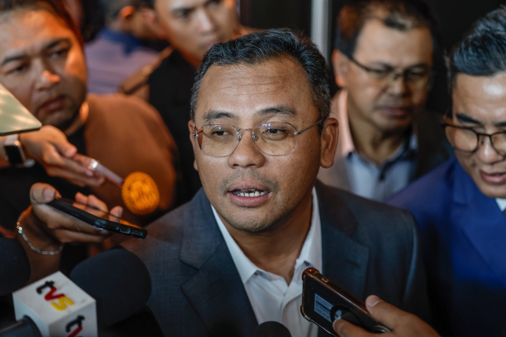 Menteri Besar Datuk Seri Amirudin Shari stated that the evolving social landscape and pressures of the digital era necessitate educational institutions to play a more comprehensive role in fostering a balance between identity, human values, and global connectivity. — Bernama pic