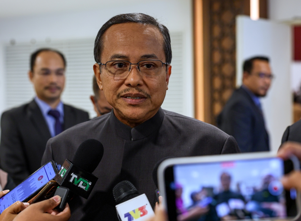 Datuk Seri Dr Ahmad Samsuri Mokhtar takes over Perikatan Nasional’s top post after a supreme council meeting this afternoon. — Bernama pic