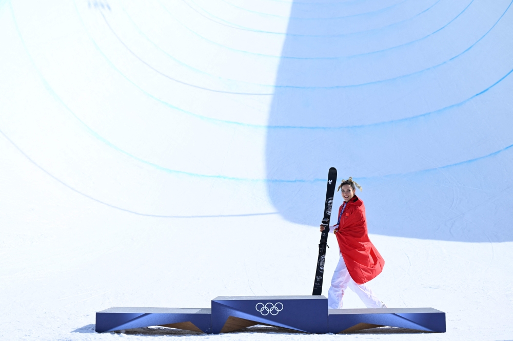 US-born Chinese competitor Gu Ailing Eileen celebrates on the podium after winning the freestyle skiing women’s freeski halfpipe final during the 2026 Winter Olympic Games at Livigno Snow Park, in Livigno (Valtellina), on February 22, 2026. — AFP pic