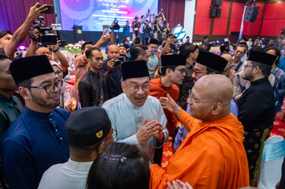 Speaking at a breaking-of-fast event and the launch of the Rakan Masjid × Rakan Muda Ramadan programme at Masjid Wilayah Persekutuan here, Prime Minister Datuk Seri Anwar Ibrahim said goodwill shown by one community should be reciprocated. — Picture by Firdaus Latif