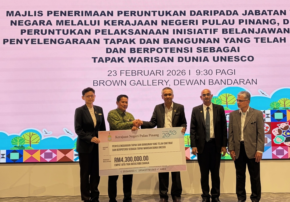 National Heritage Department director-general Mohamad Muda Bahadin (second from left) hands over a mock cheque to Penang state secretary Datuk Seri Zulkifli Long (third from left) in George Town, Penang on February 23, 2026. — Picture by Opalyn Mok