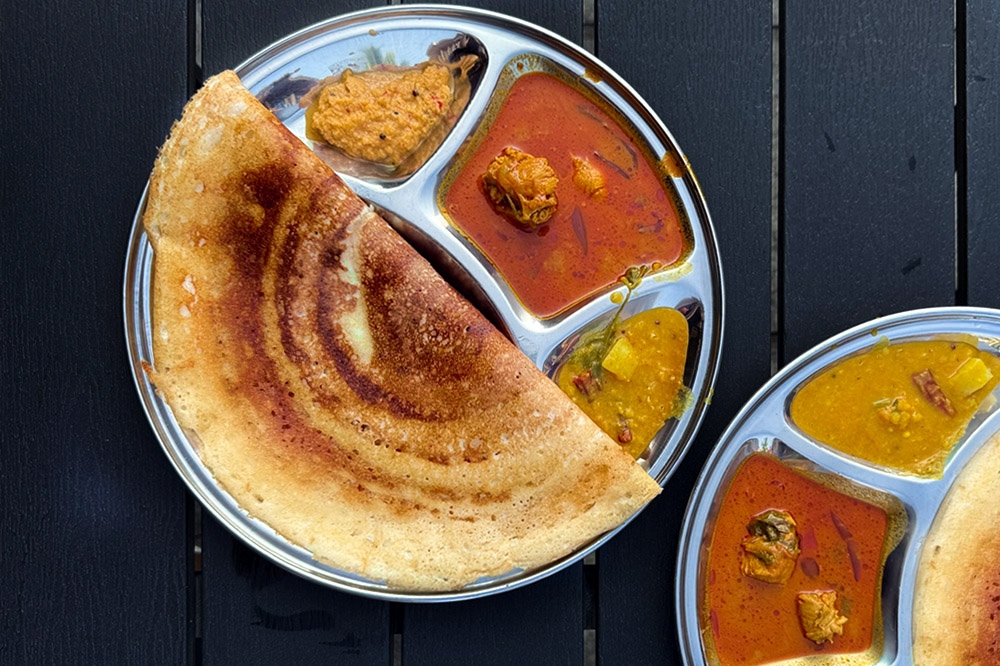 A simple ‘thosai’ breakfast at Viruunthu in Semenyih. — Picture by CK Lim