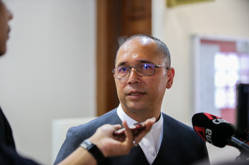 Datuk Wan Shaharuddin Wan Ladin speaks to reporters at the Kuala Lumpur High Court on August 15, 2023. — Picture by Ahmad Zamzahuri