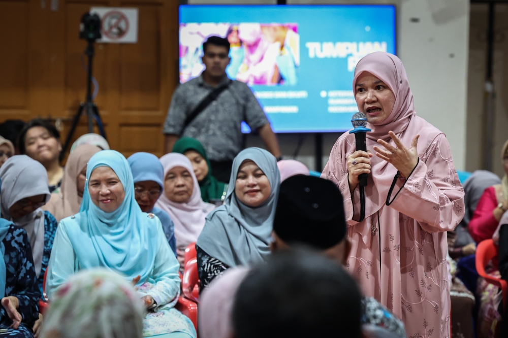 Education Minister Fadhlina Sidek said that within two weeks of registration opening, nearly 50,000 applications had been received nationwide for the enrolment of children aged six. — Bernama pic